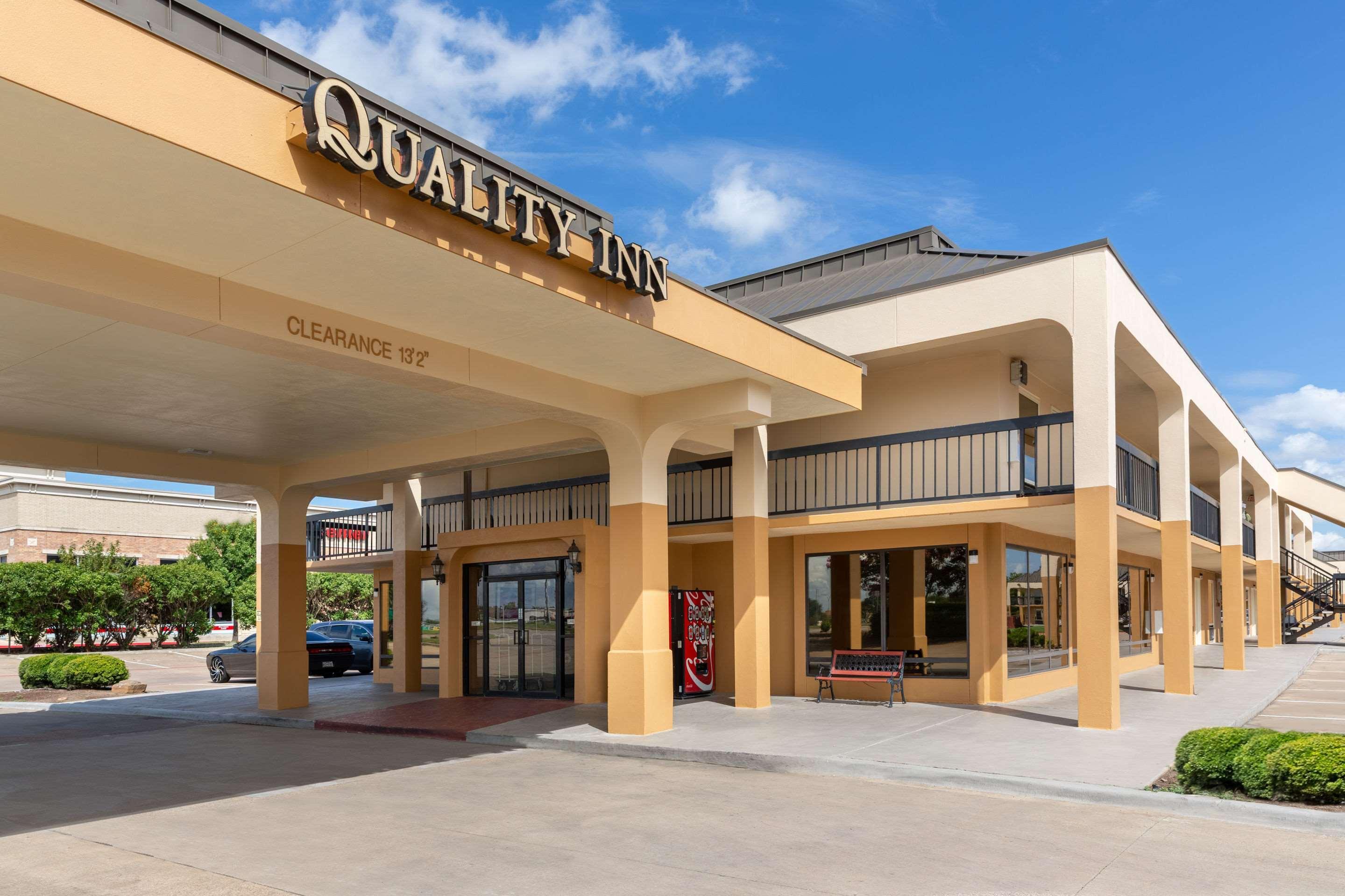 Quality Inn At Arlington Highlands Exterior photo