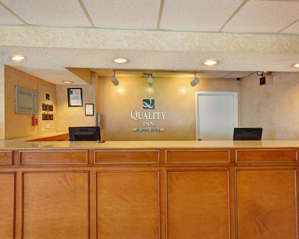Quality Inn At Arlington Highlands Interior photo