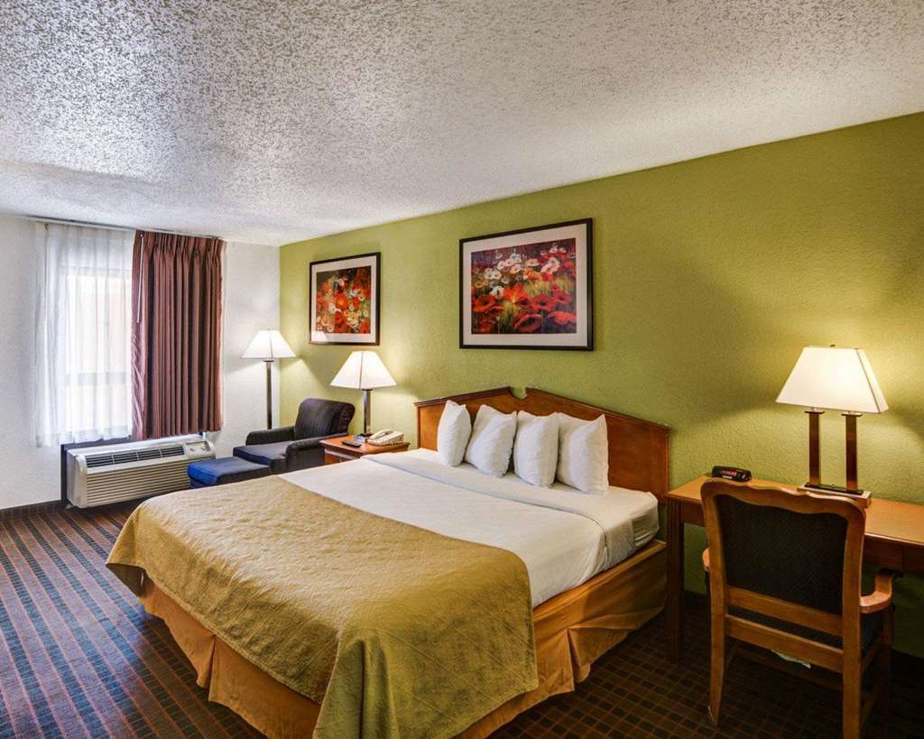 Quality Inn At Arlington Highlands Room photo